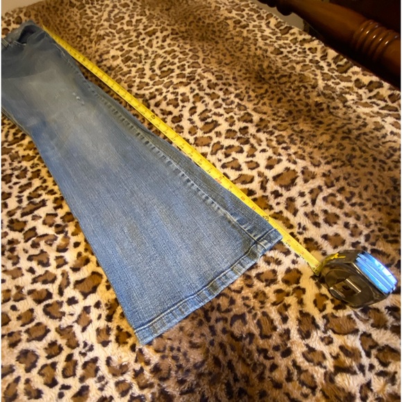 Delia’s Bailey Jeans size 9/10S Distressed medium fade rinse jeans. EUC - Picture 3 of 11